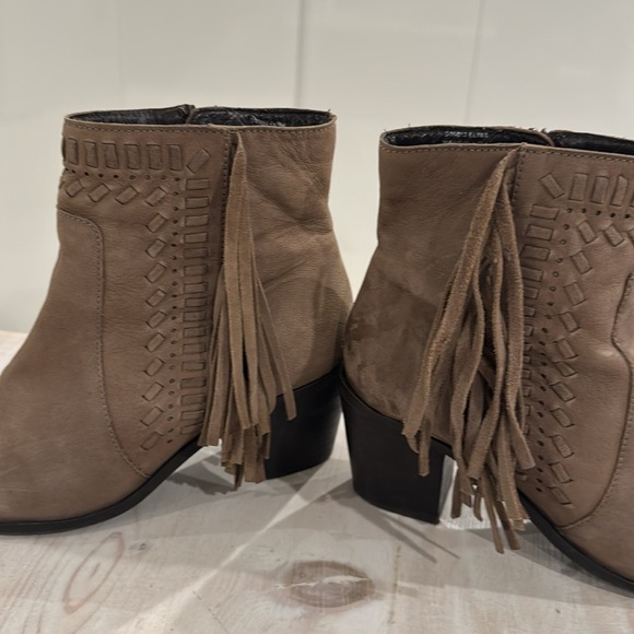 MÍA brown fringe boots - Picture 6 of 9